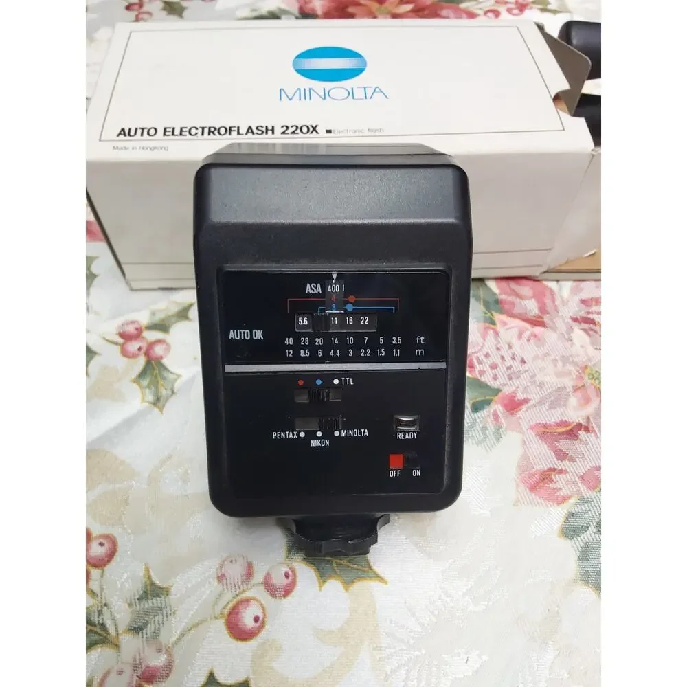 Minolta Auto Electroflash 220X Mount Flash in Box